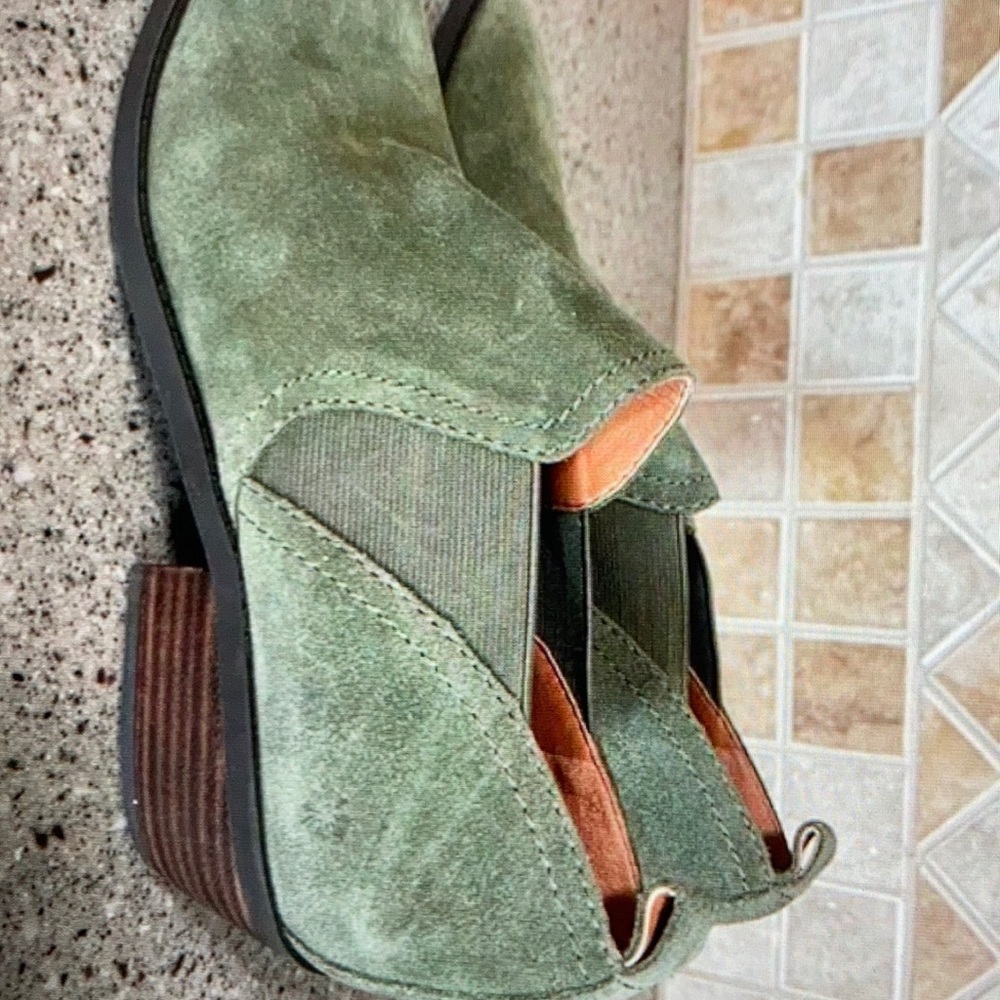 Lucky brand Women’s Fallo Suede slip on ankle boots